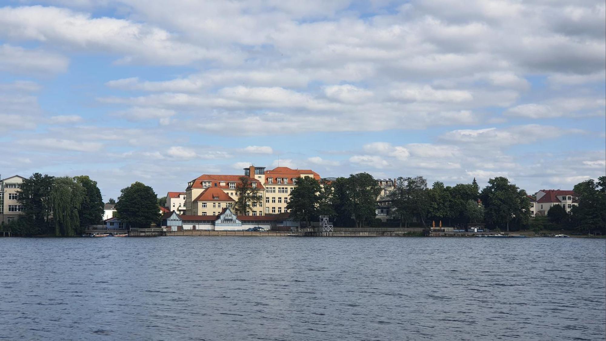 Apartment Martha - Ferienhaus, 3 Schlafzimmer, 2 Bis 8 Personen, S-bahn Nach Berlin, Strausseenaehe, Ruhige Lage Strausberg