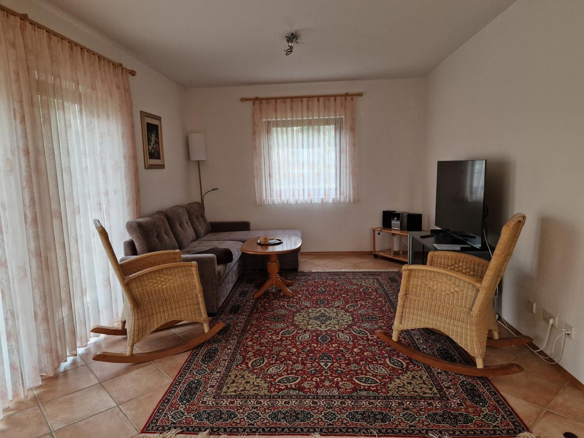 Apartament Martha - Ferienhaus, 3 Schlafzimmer, 2 Bis 8 Personen, S-bahn Nach Berlin, Strausseenaehe, Ruhige Lage Strausberg